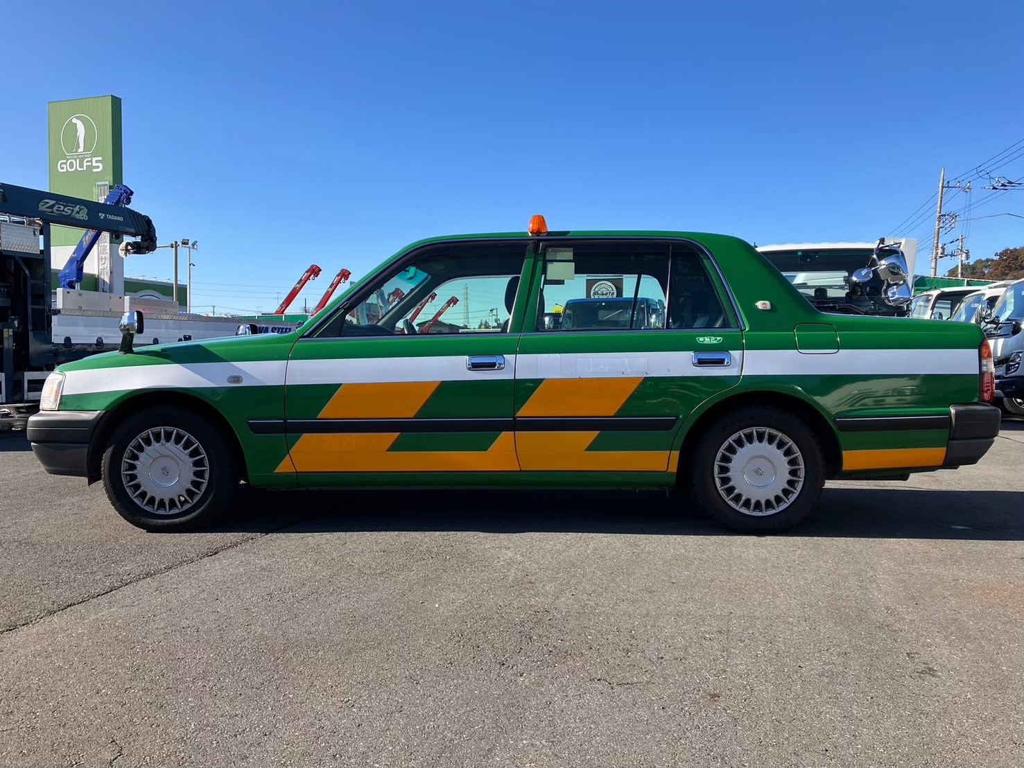 デラックスタクシー タクシーの車窓に香取慎吾さん・志尊淳さん・冨永愛さんが登場
